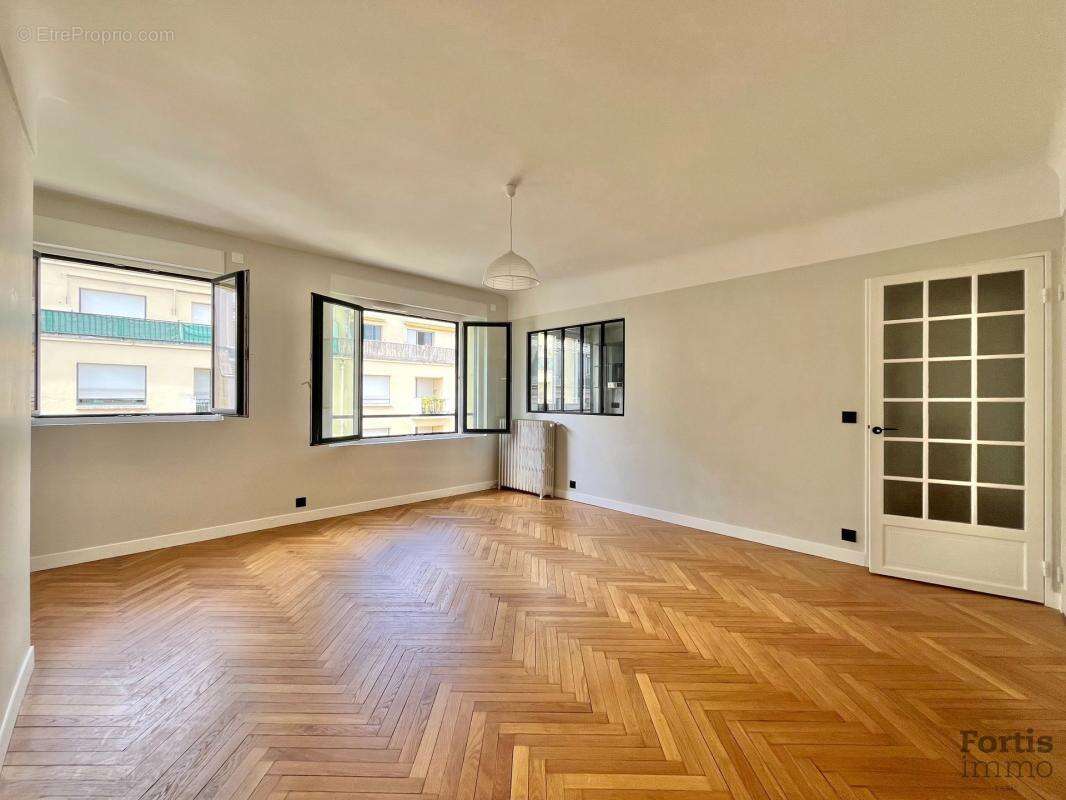 Appartement à PARIS-7E