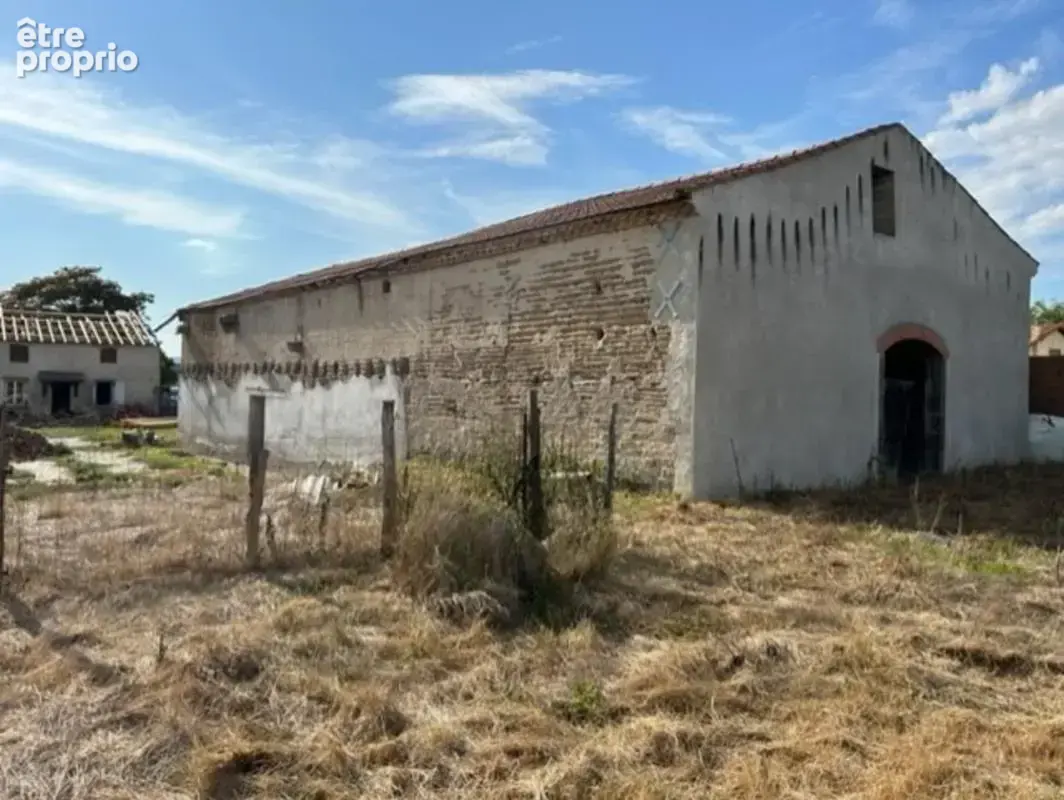 CHAMPEYROUX Grange de 200 m2 sur terrain de 950 m2 - photo 2