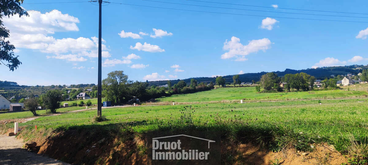 Terrain à SAINT-COME-D'OLT