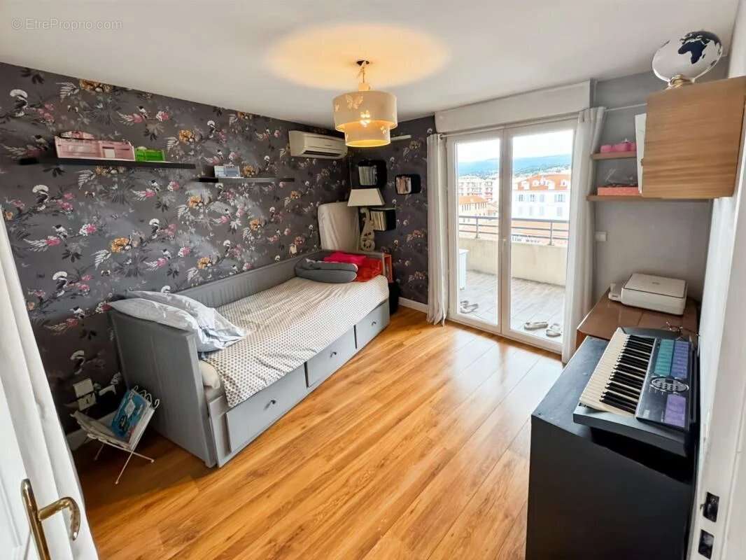 BEAU 3 PIECES 80m² avec piscine et garage inclus - photo 8
