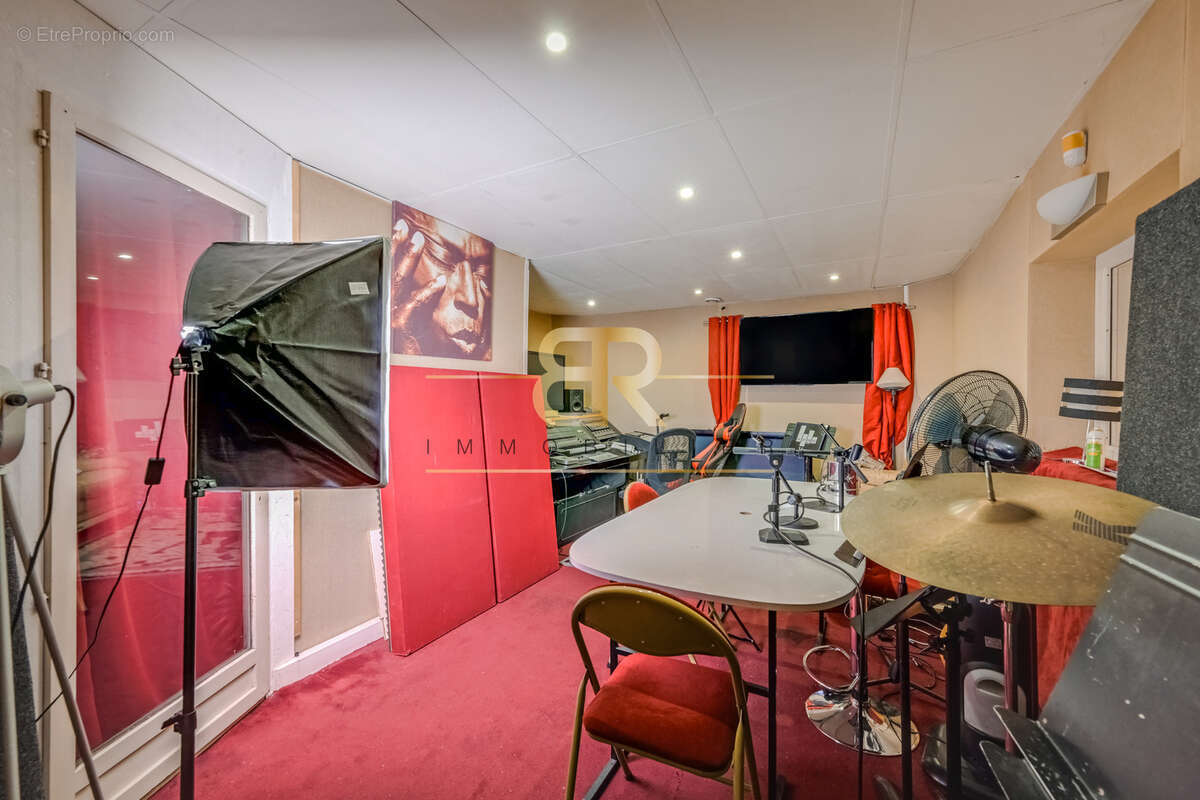 Studio d’enregistrement / 141 m2 en souplex / Usage mixte - photo 9