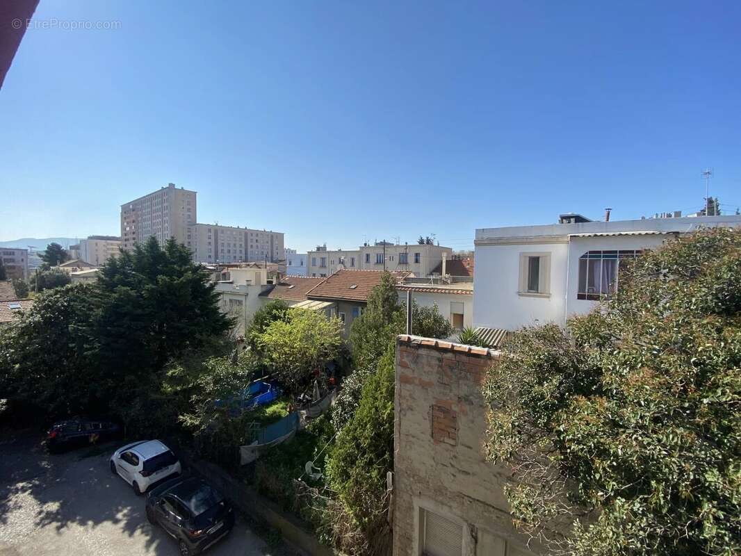 Appartement à MARSEILLE-4E