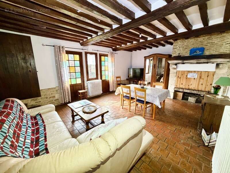 Maison à SAINT-PIERRE-SUR-DIVES