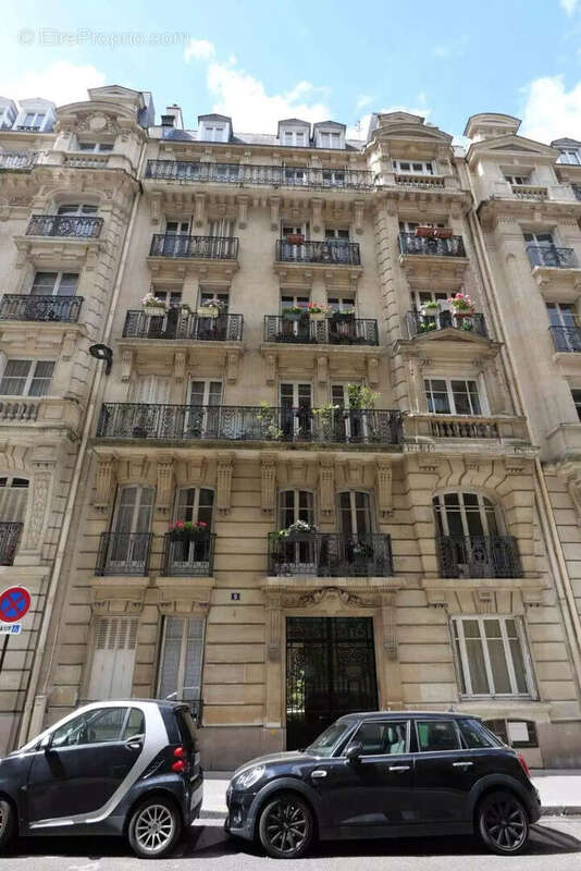 Appartement à PARIS-17E