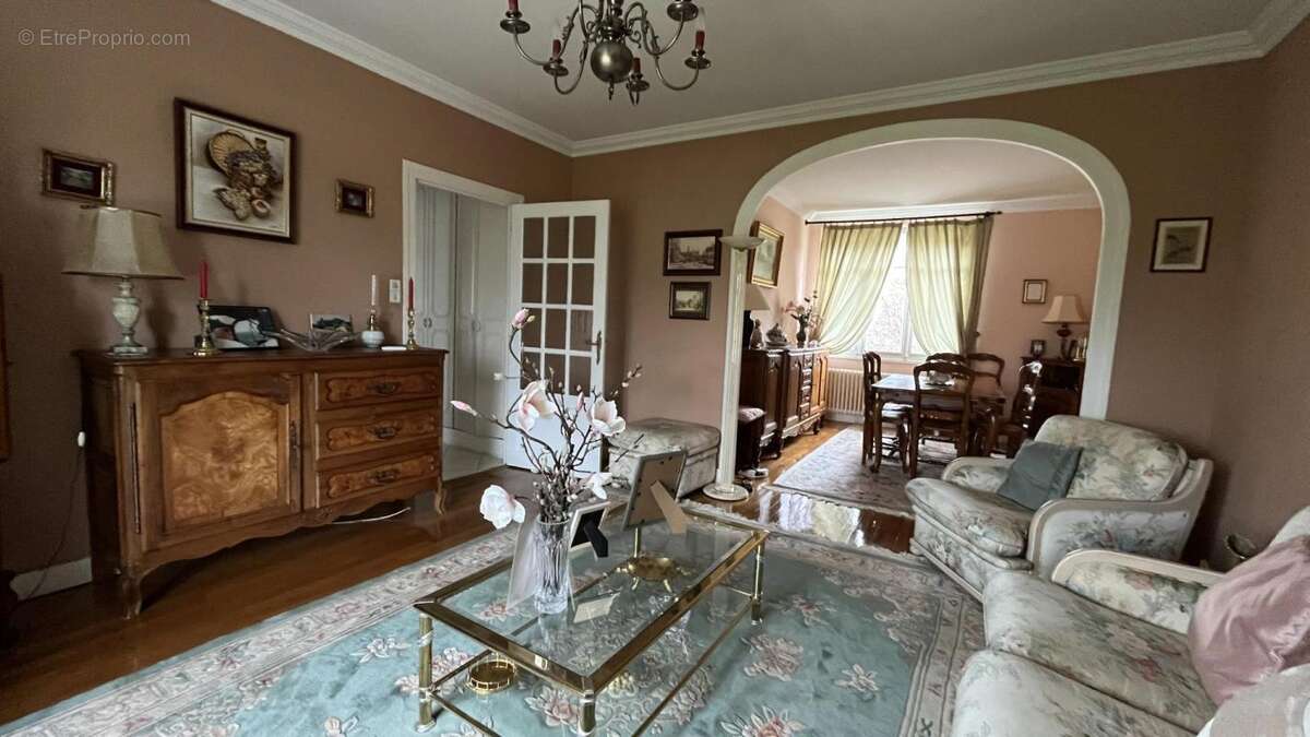 Maison à ETANG-SUR-ARROUX