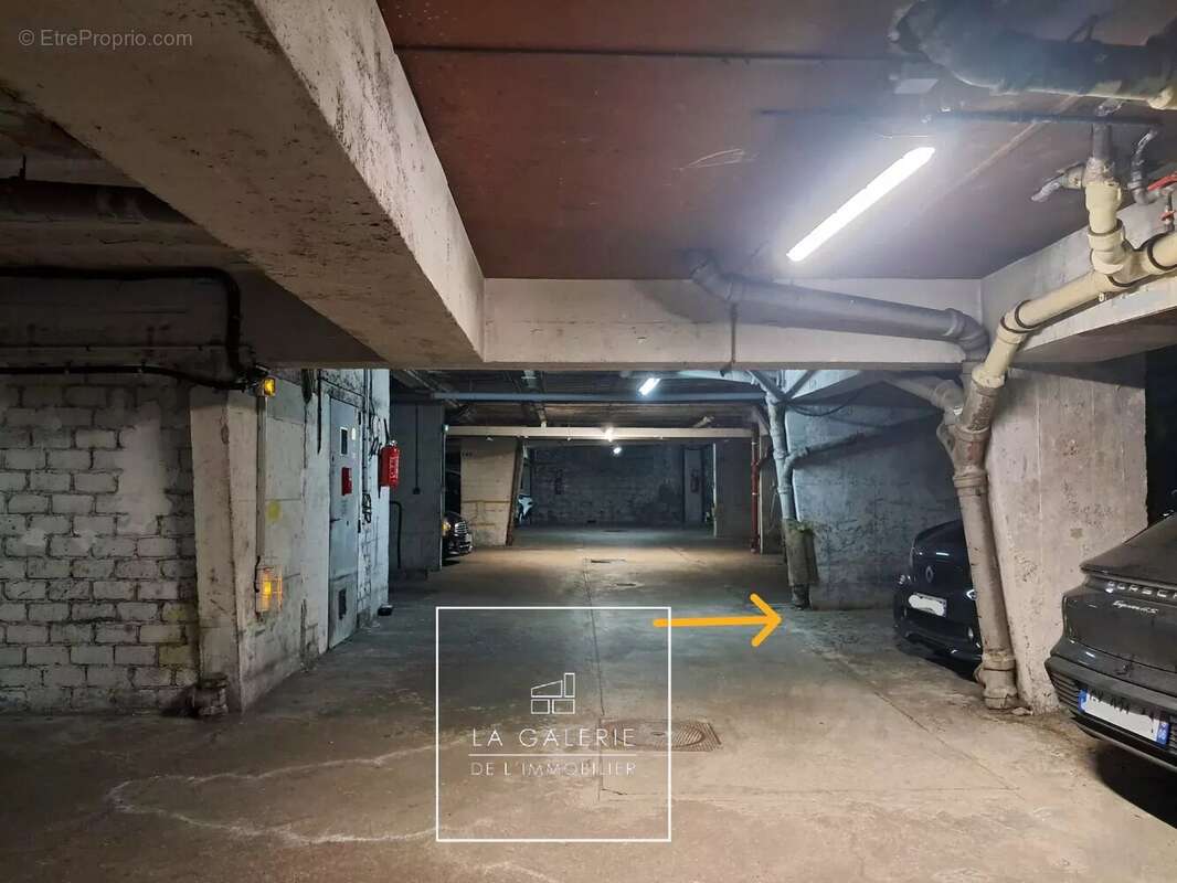 Parking à PARIS-16E