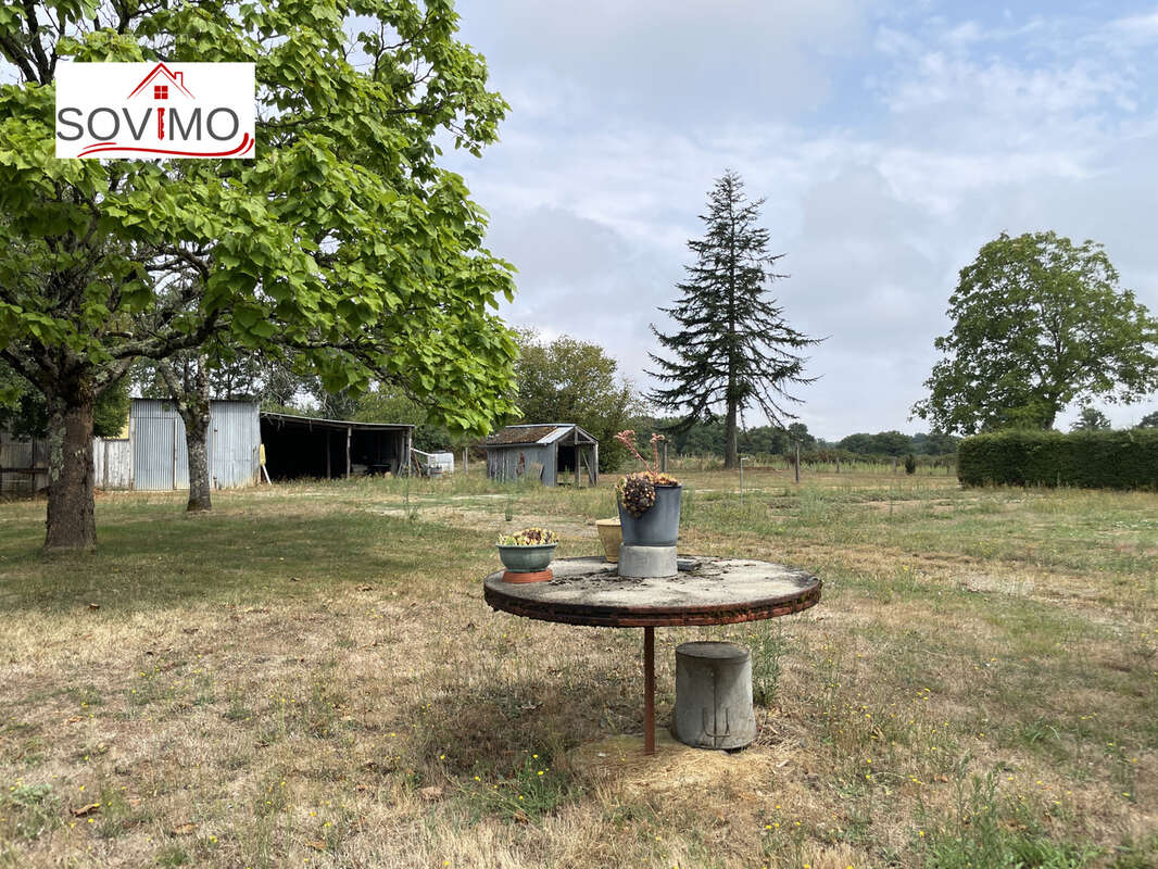 Dans un hameau, ancienne maison de campagne, à rafraichir, terrain clos - photo 5
