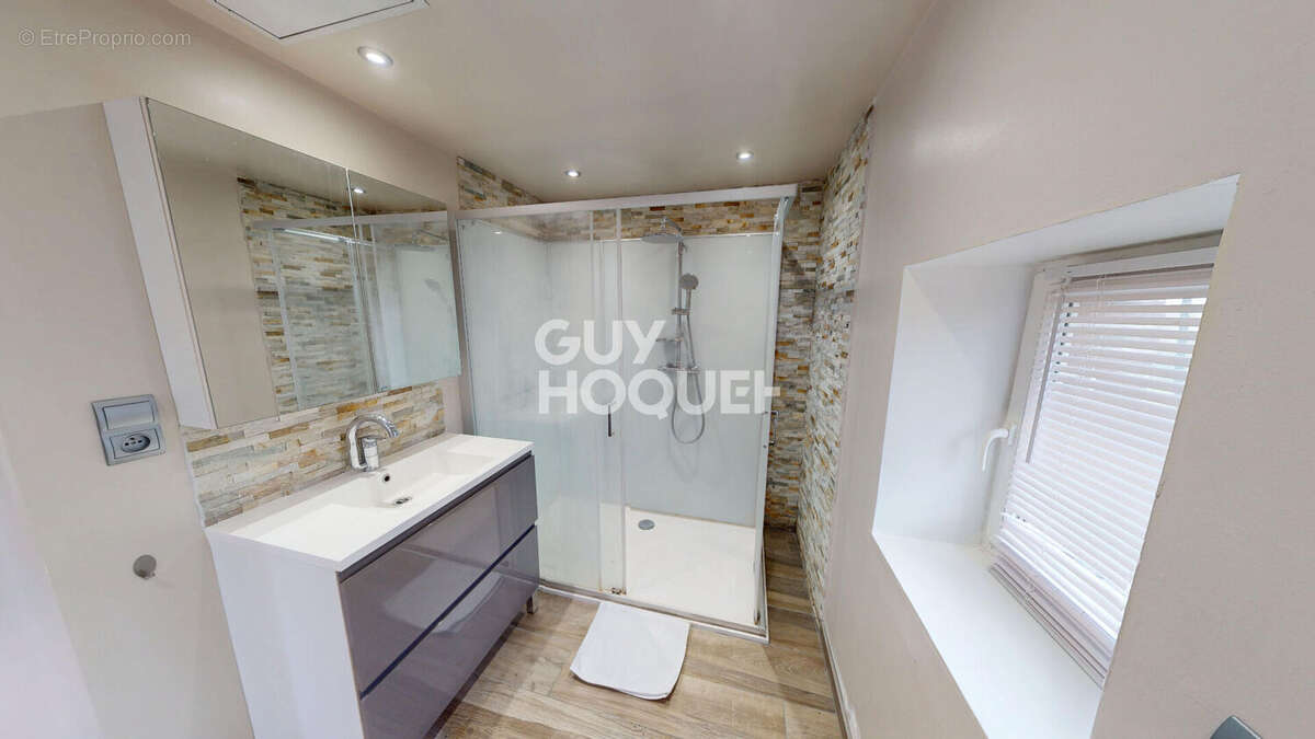 Maison à FLEURY-LA-VALLEE