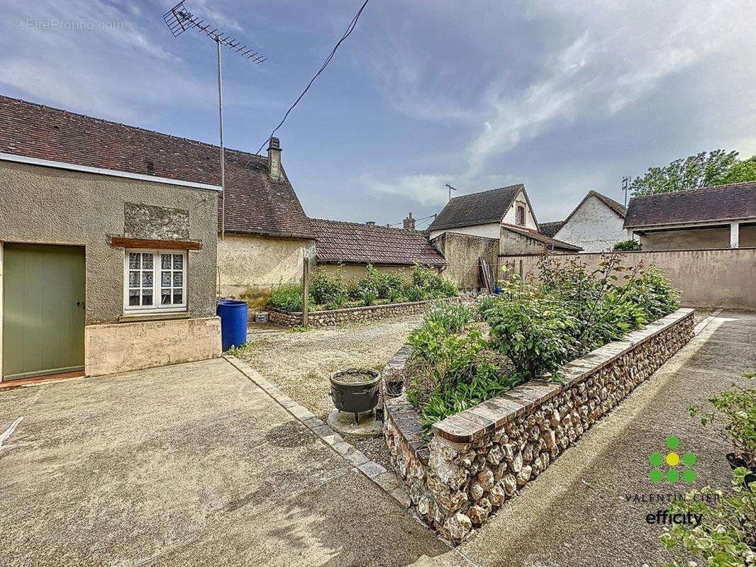 Maison à CHATEAUNEUF-EN-THYMERAIS