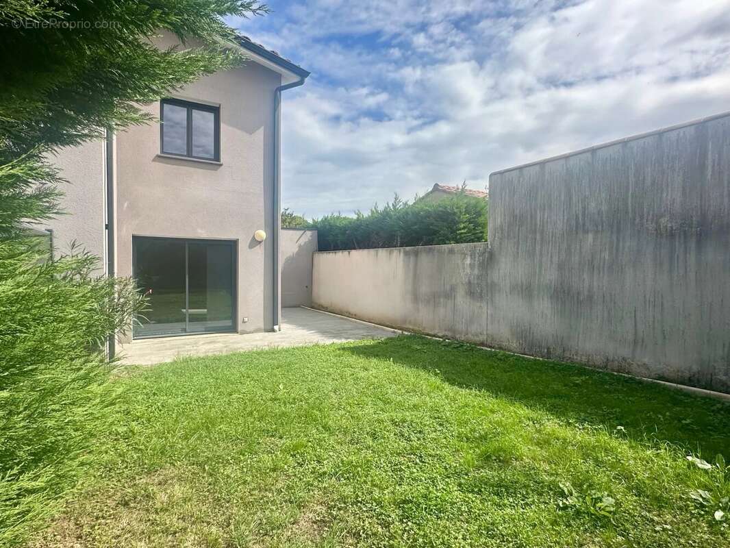 Maison à LAPEYROUSE-FOSSAT