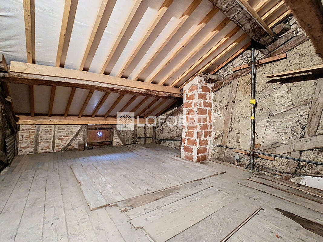 Maison à LA NEUVILLE-AU-PONT