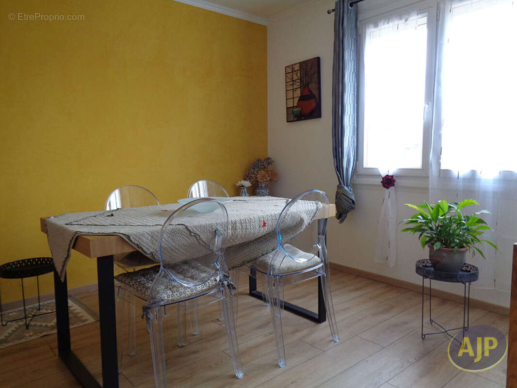Maison Cruguel 8 pièce(s) 128 m2 - photo 6