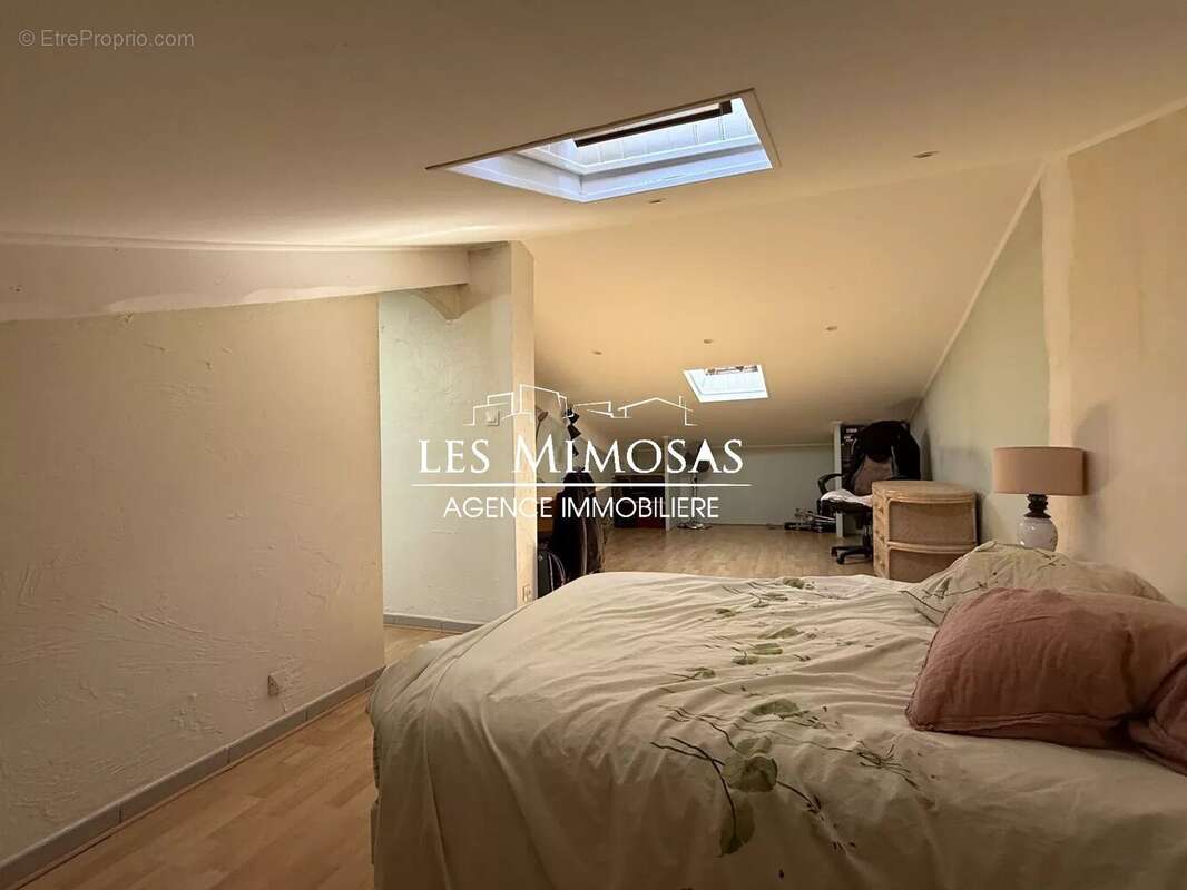 Maison à ROQUEBRUNE-SUR-ARGENS