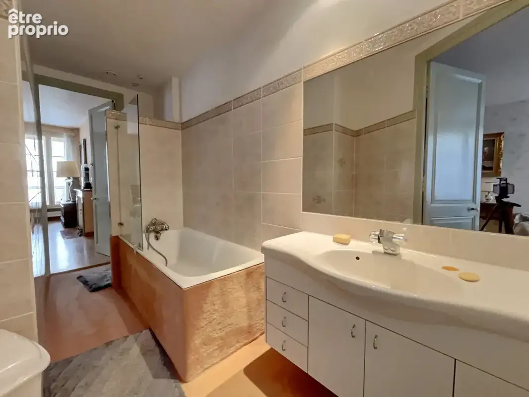 A VENDRE - La Rochelle Secteur Marché - Maison 4 chambres - 196 m² - Extérieur 35 m² - photo 10