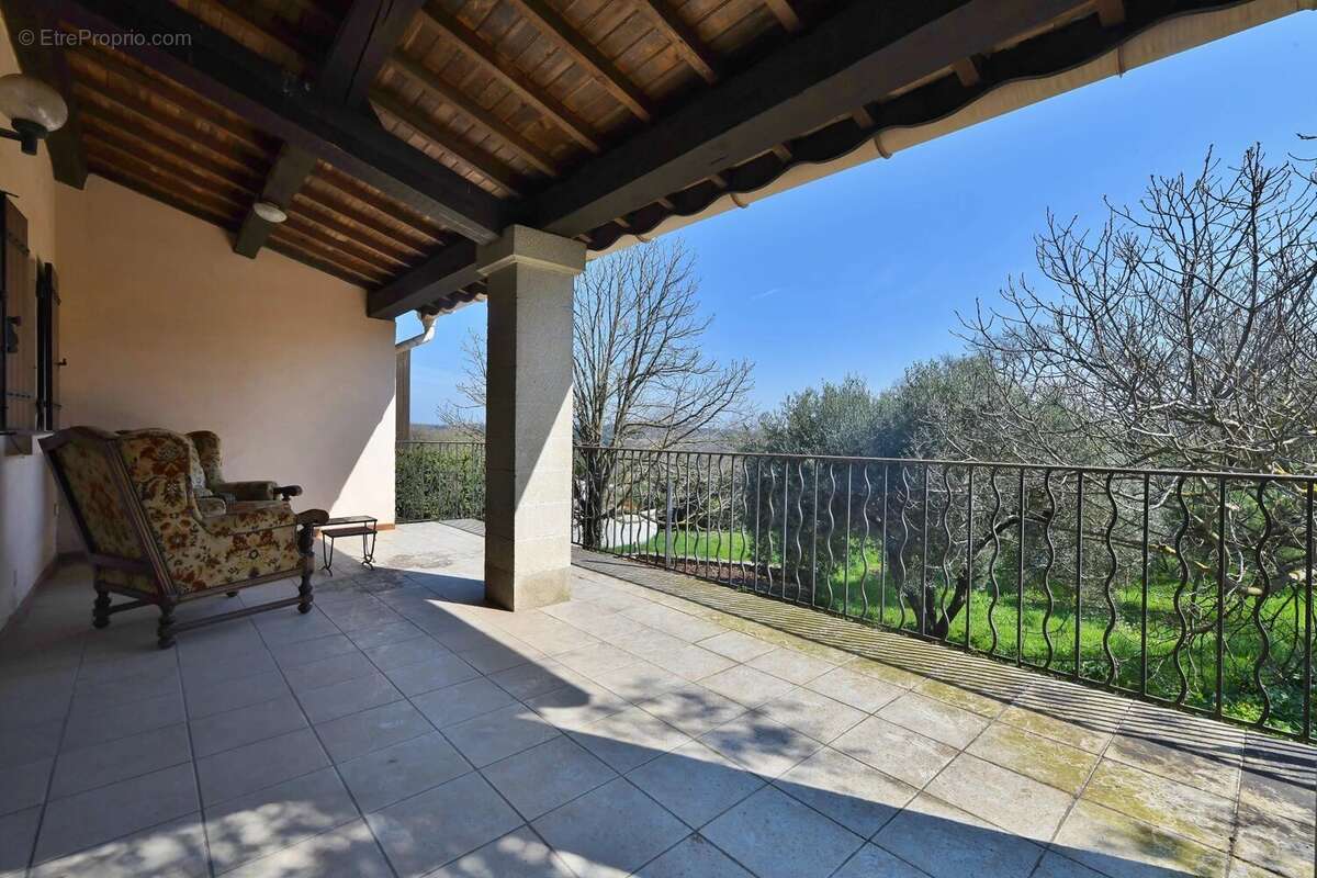 Maison sur terrain 2300m², rafraichissement à prévoir - photo 7