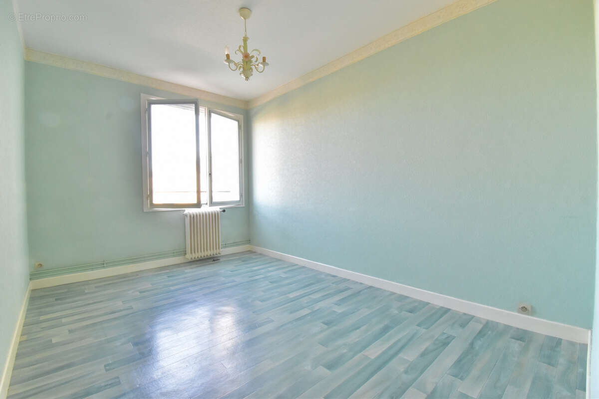 Appartement T5 - 93m2 - Moulins - 1km centre ville - photo 7
