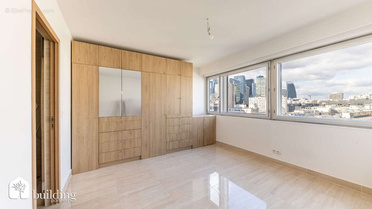 Appartement à COURBEVOIE