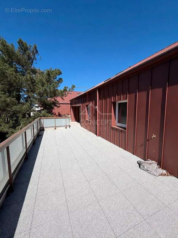 STRASBOURG  Duplex 4 pièces en attique  98,60 m² habitables et 113,15 m² au sol  Terrasse de 38,90 m² - photo 2
