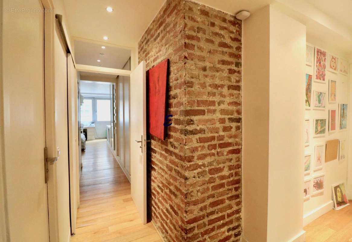 Appartement à PARIS-16E