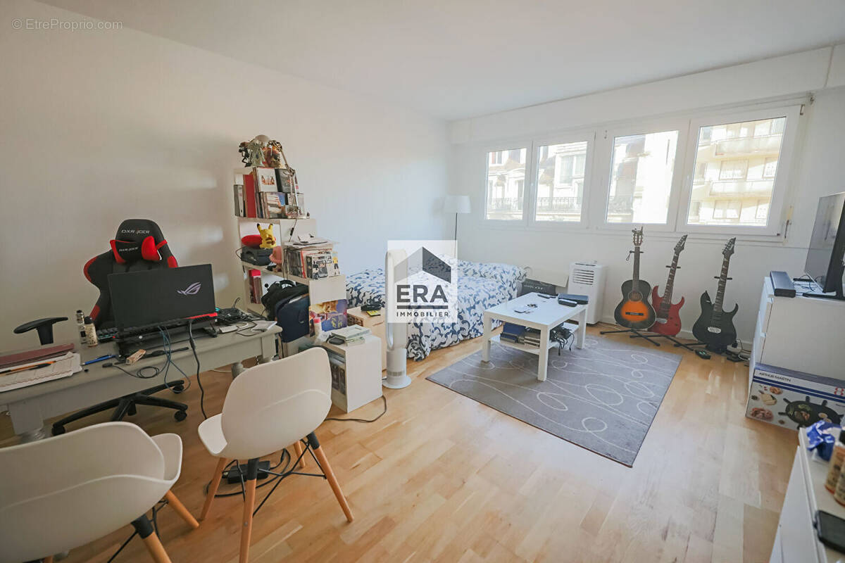 Appartement à PARIS-14E