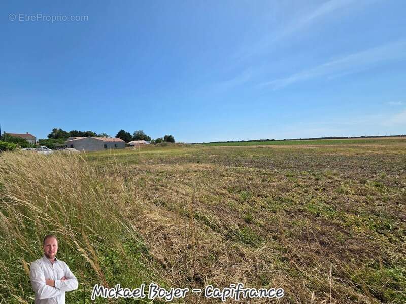 Terrain constructible viabilisé de 1 206 m², environnement calme et verdoyant VAL DU MIGNON (79) - photo 2