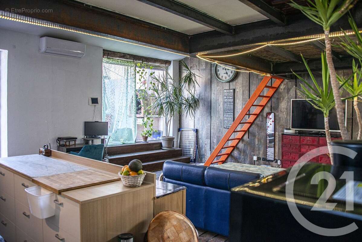 Appartement à MARSEILLE-4E