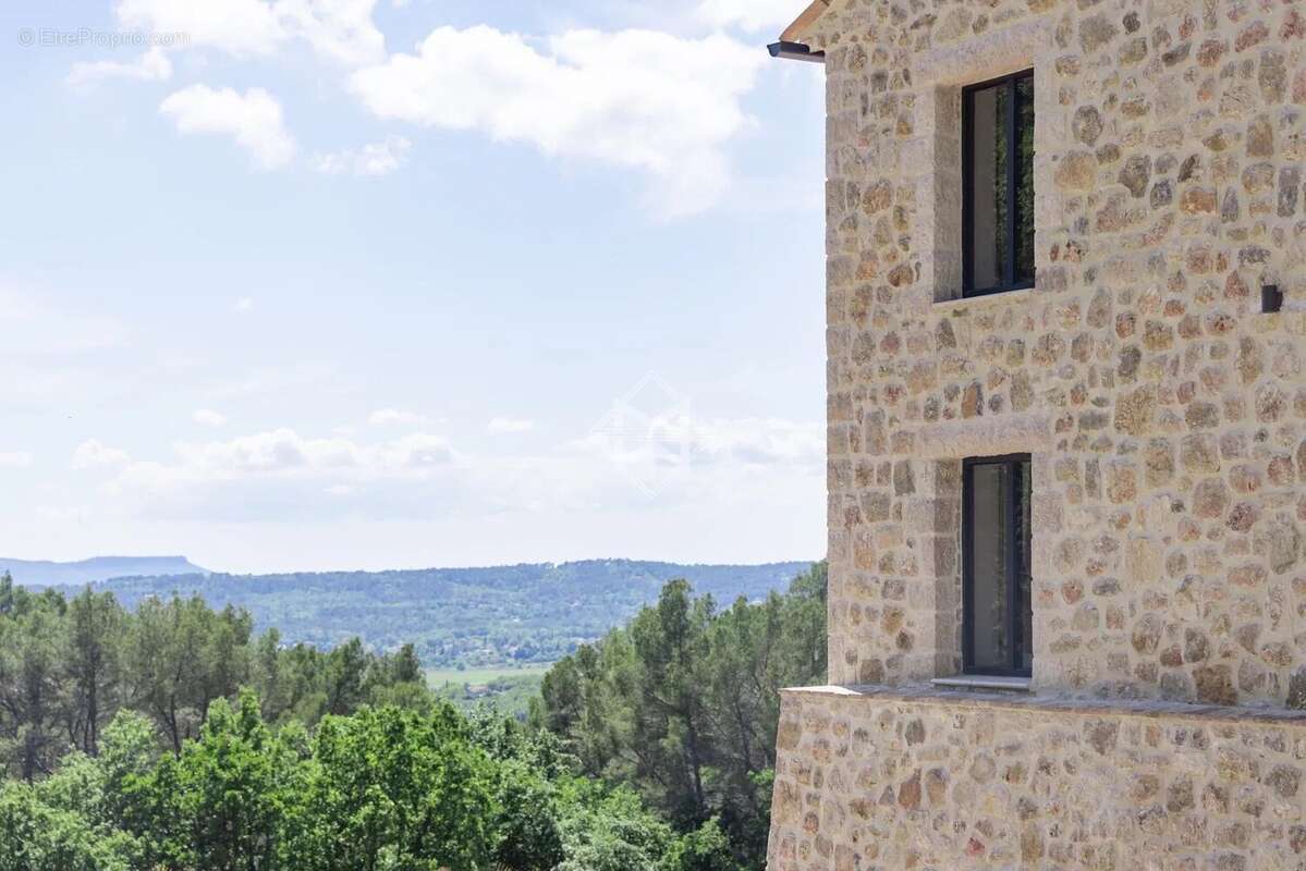 Maison à TOURRETTES