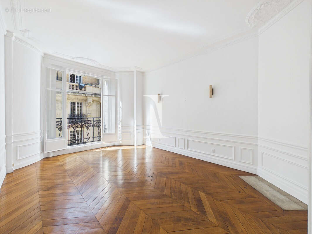 Appartement à PARIS-17E
