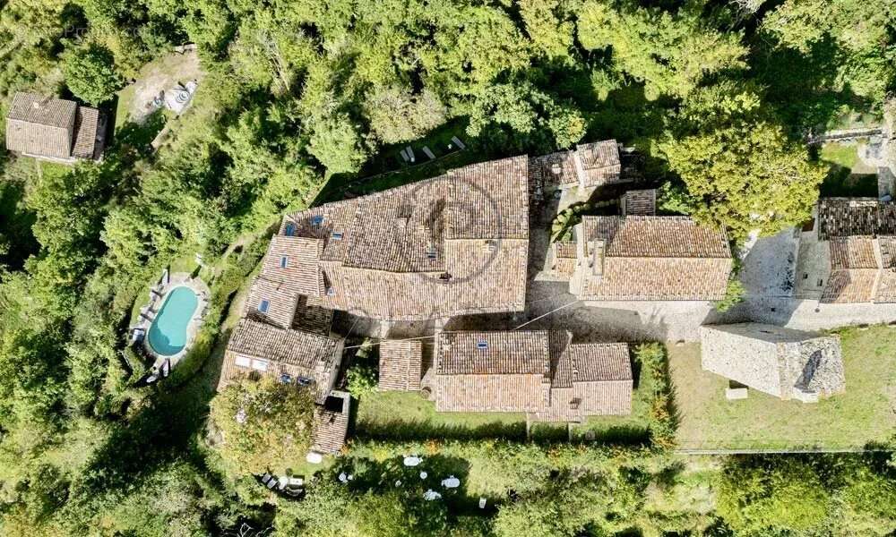 Château-hameau du XIIe siècle - photo 11