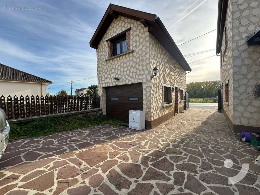 Maison à CHAMPILLON