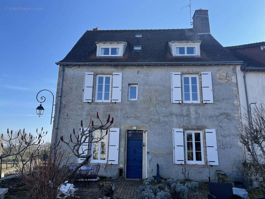Maison à CHATELUS-MALVALEIX