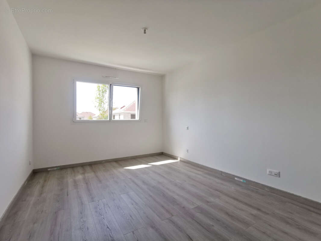 Maison achevée en 2026 avec 5 chambres à Rosières - photo 8