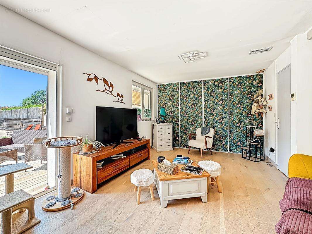 Maison à ROQUEBRUNE-SUR-ARGENS