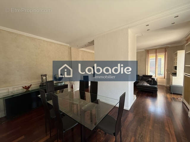 Rare à la vente, magnifique ensemble immobilier avec une maison d'habitation, piscine, jacuzzi, spa, dépendanc - photo 5