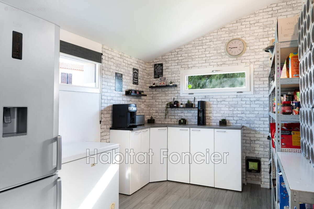 Maison à SAINT-LAURENT-DE-LA-SALANQUE