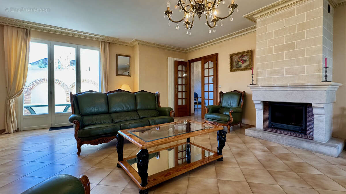 Maison à CHANTELOUP-LES-VIGNES