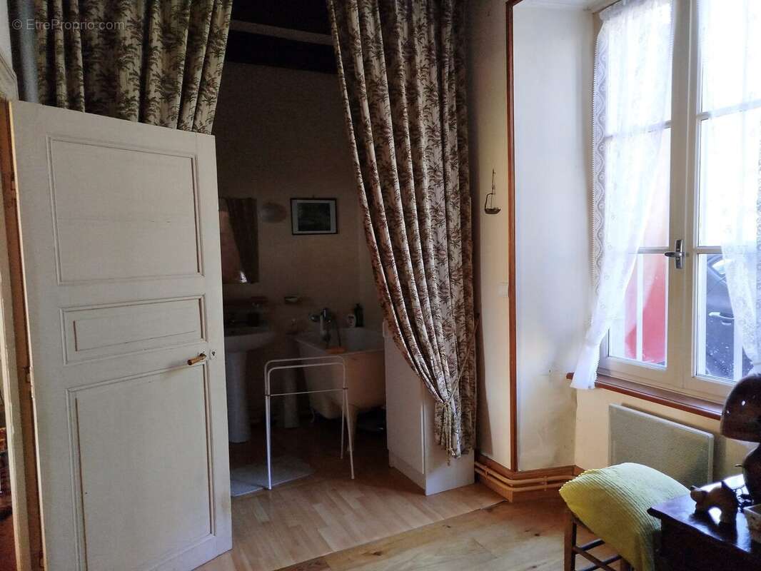 Maison à BESSE-ET-SAINT-ANASTAISE