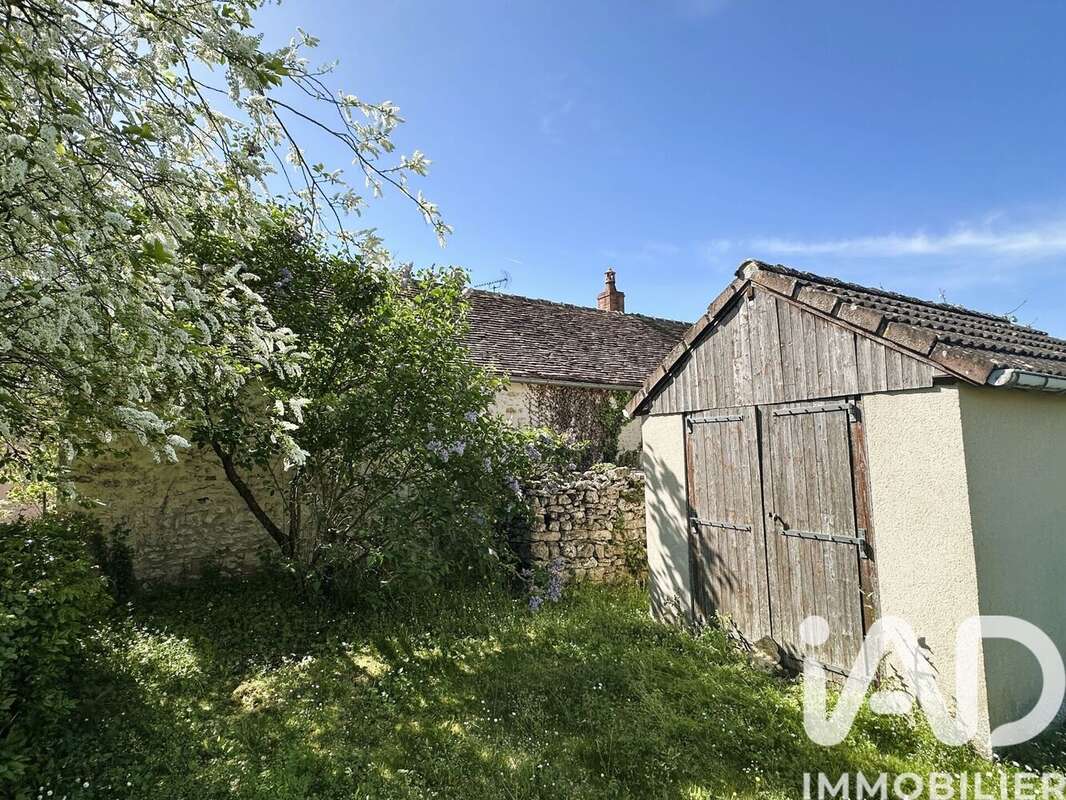 Maison 87 m² à Neuvy-En-Champagne  - photo 6