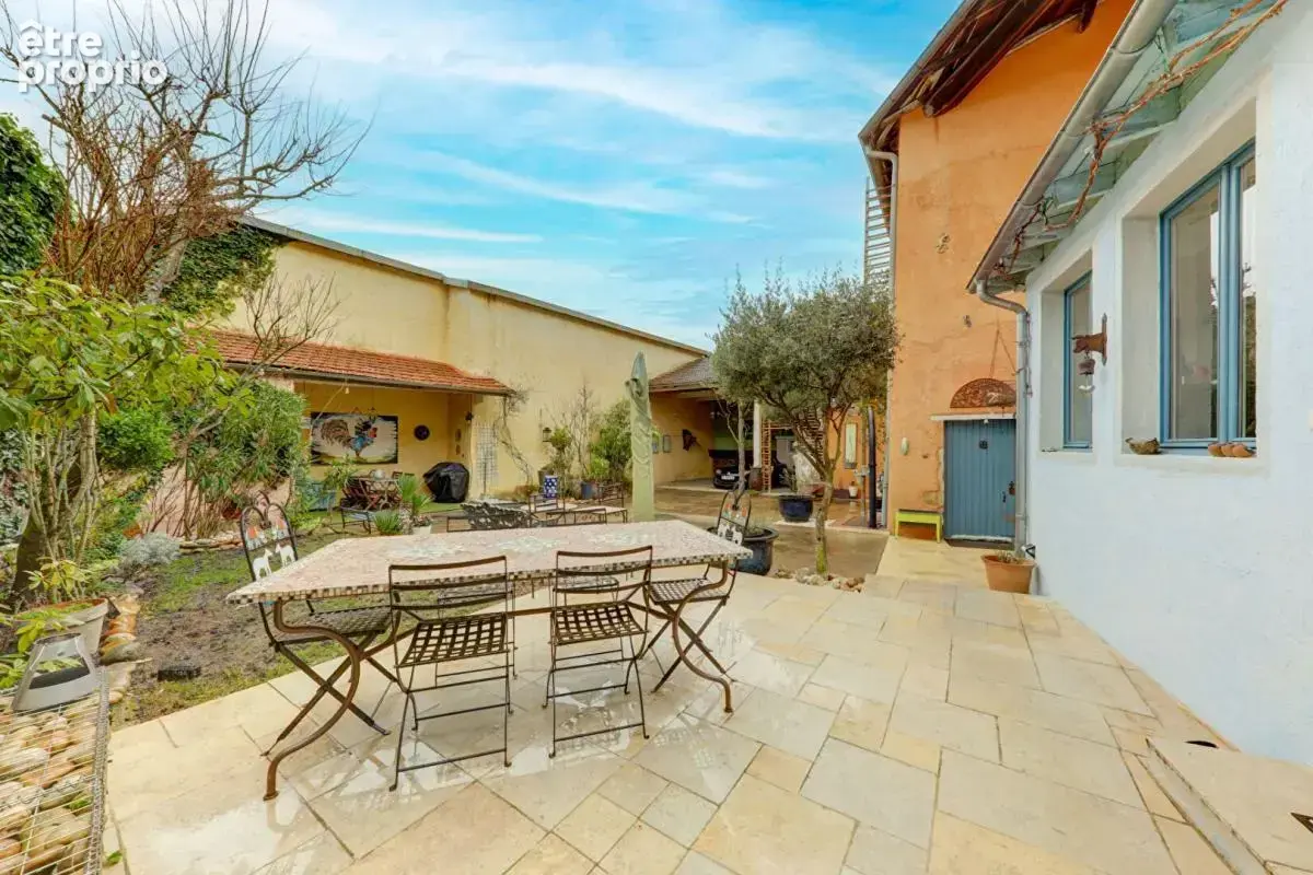 VENTE d'une maison 6 pièces  184 m² à RILLIEUX LA PAPE village - photo 3