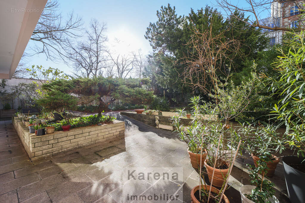 Appartement à PARIS-14E