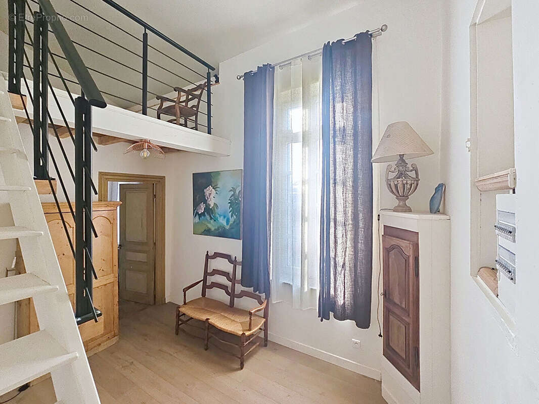 Avignon intra-muros. Maison de ville Avignon 9 pièces 220 m2 - photo 8