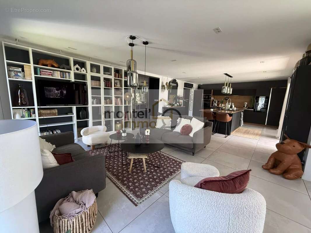 Maison à MONTELIMAR