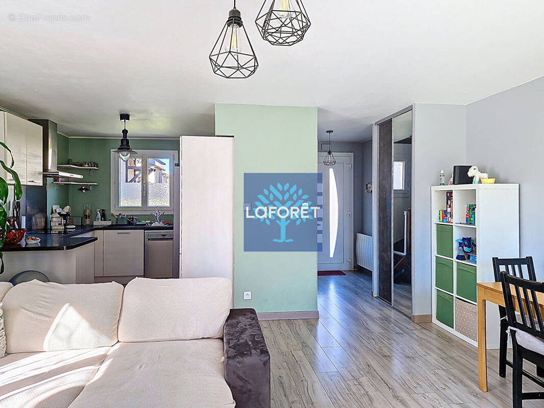 Maison à SAINT-GENIS-LAVAL