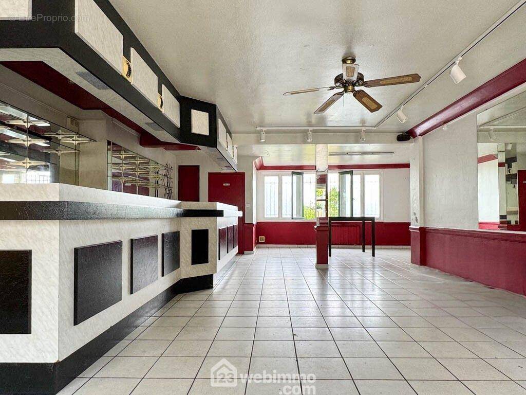 Local commercial de 110m² avec possibilité de changement de destination... - Maison à LA ROMAGNE