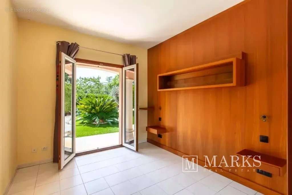 Villa de style néo provençal avec terrain plat et piscine - photo 19