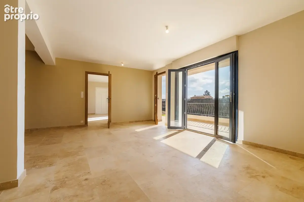 Maison entièrement rénovée avec piscine, à 200 m du village - photo 6