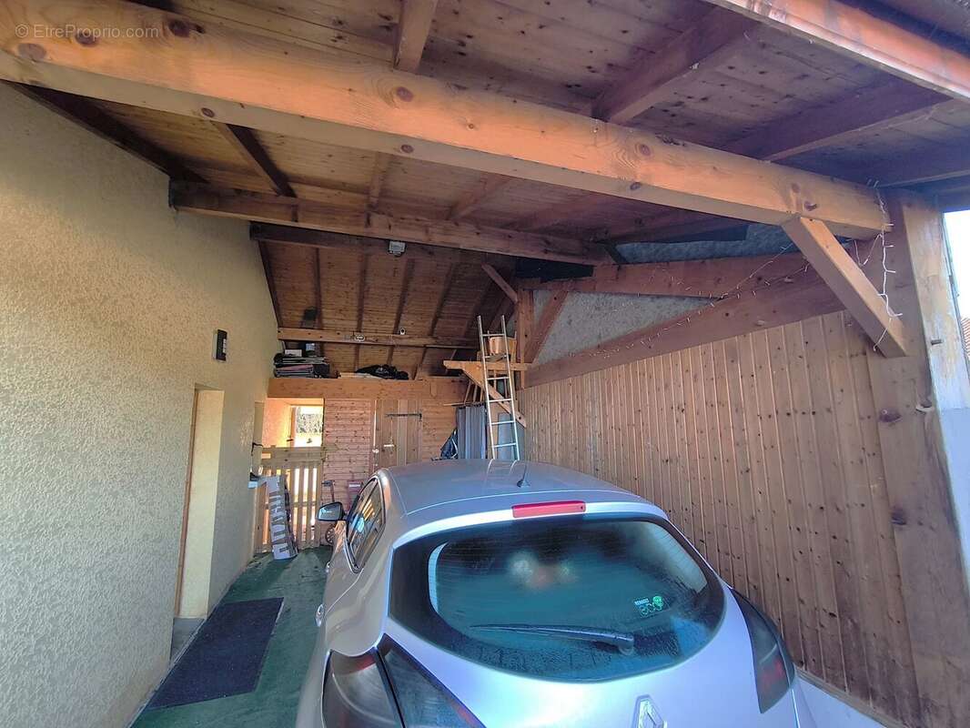 Maison à CRUZILLES-LES-MEPILLAT