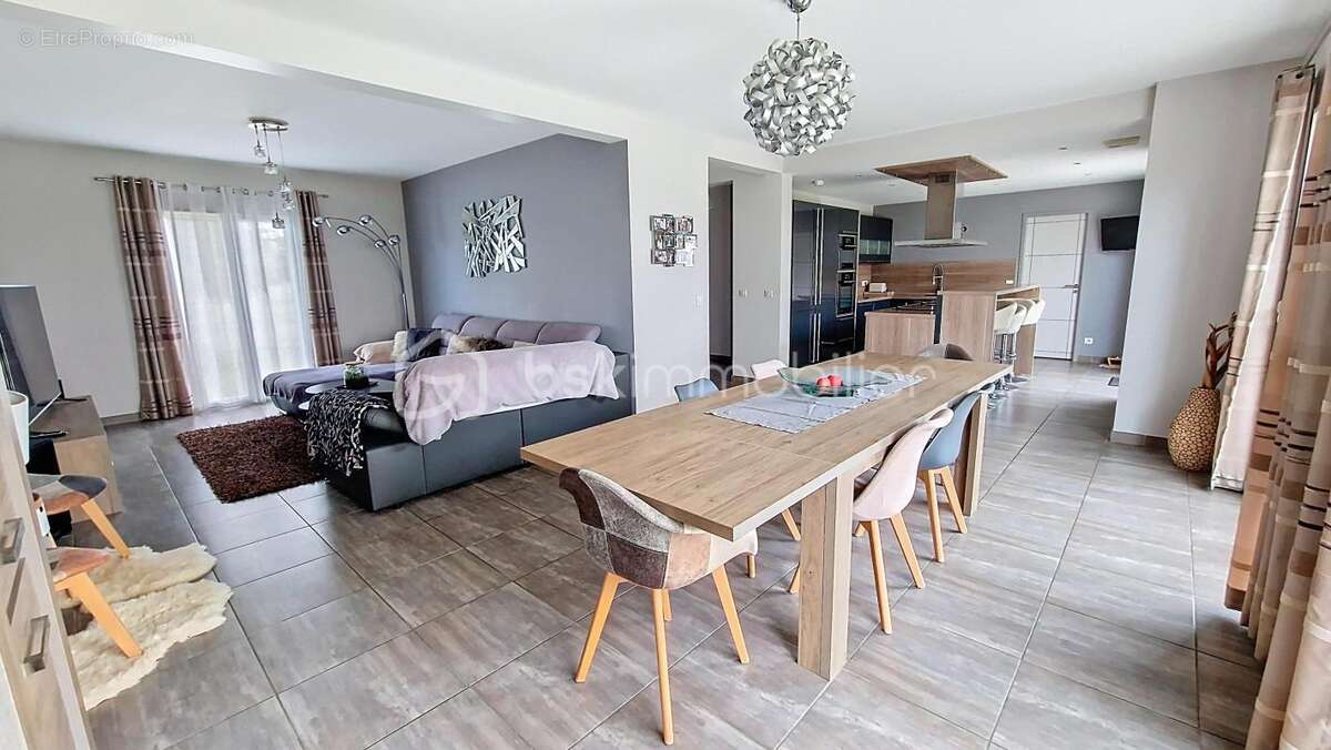 Maison à CLAYE-SOUILLY