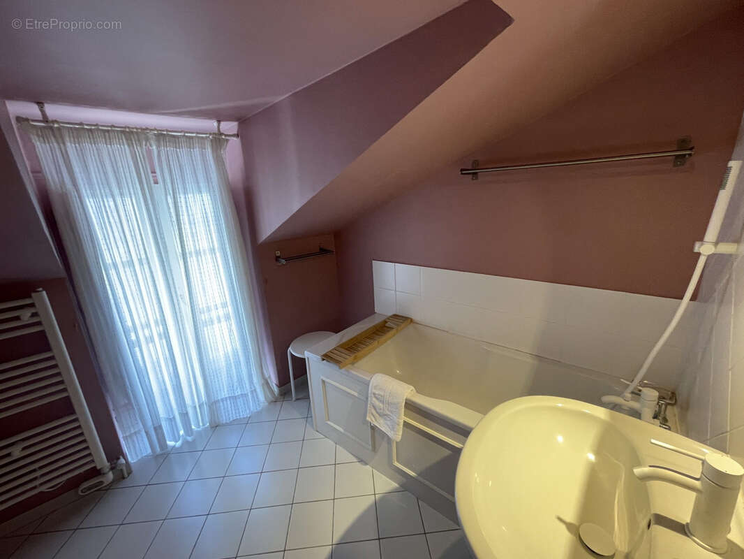 Maison à CHAMPAGNAC-DE-BELAIR