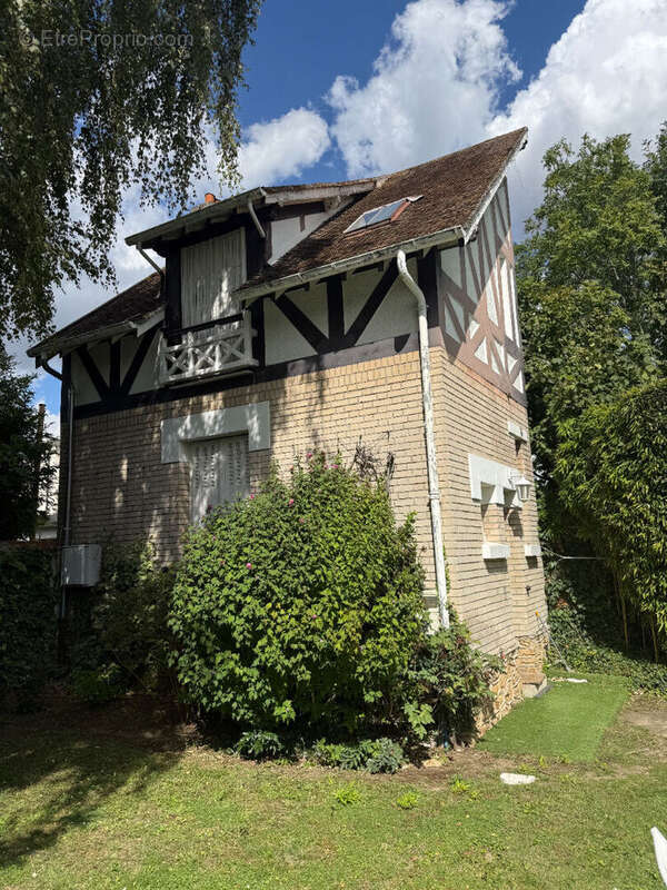Maison à SAINT-MAUR-DES-FOSSES